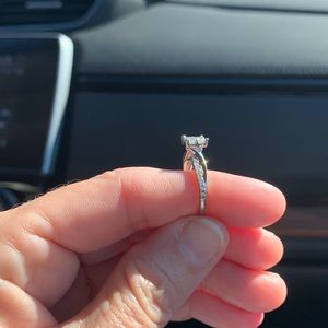 Womens diamond engagement ring